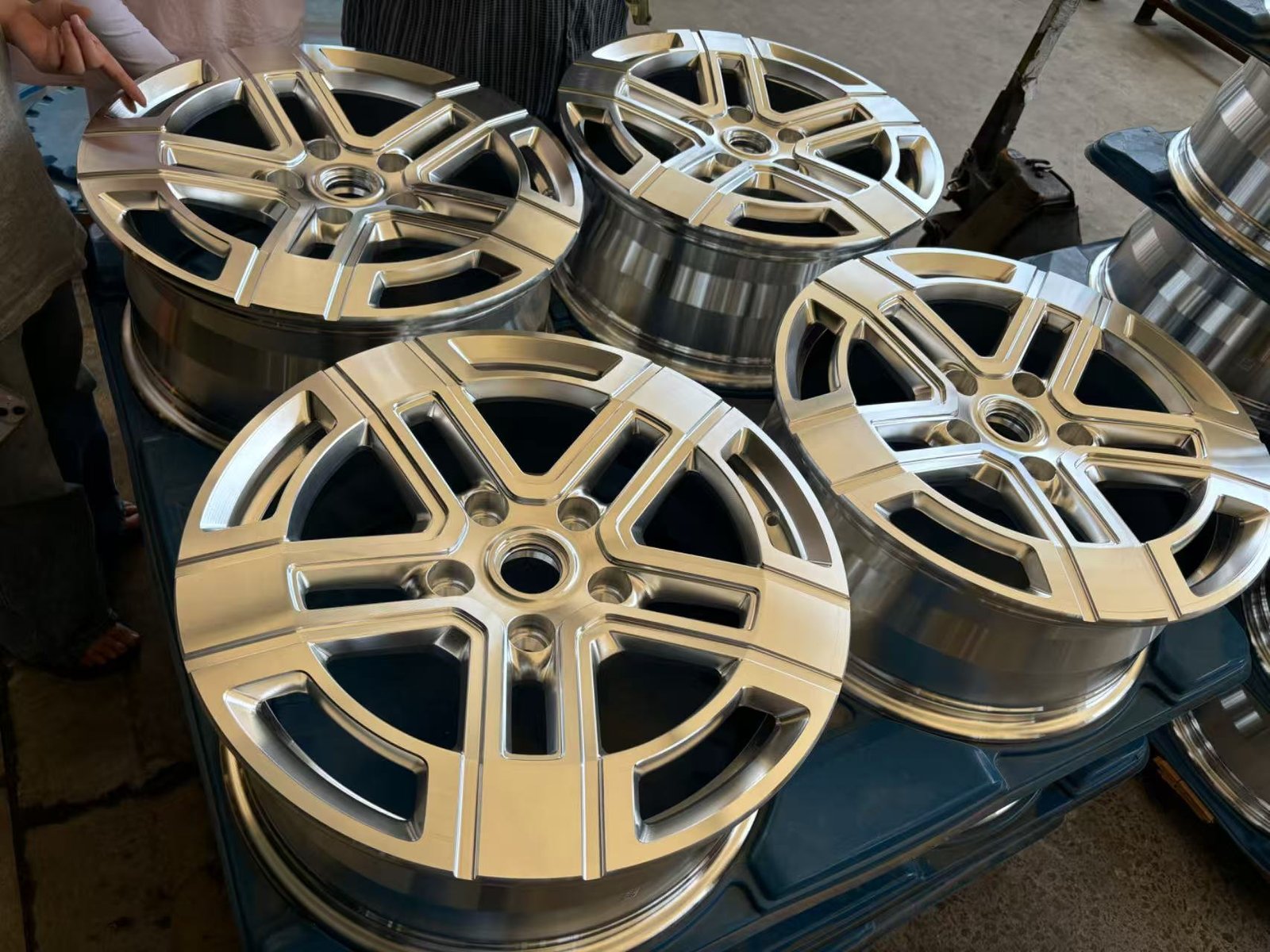 Set of champagne machined-face wheels